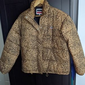 Levi's outerwear leopard print, size small oversized fit. Fits like a M/L,